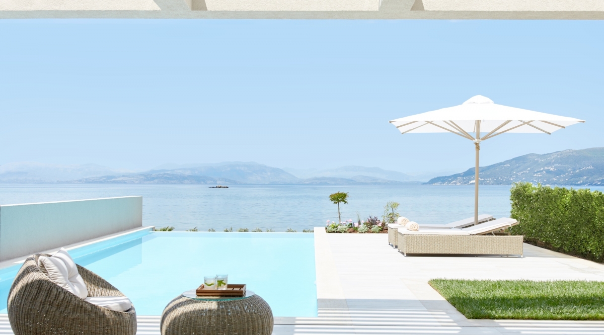 Deluxe One bedroom Suite with Private Pool Beach Front Ikos Dassia