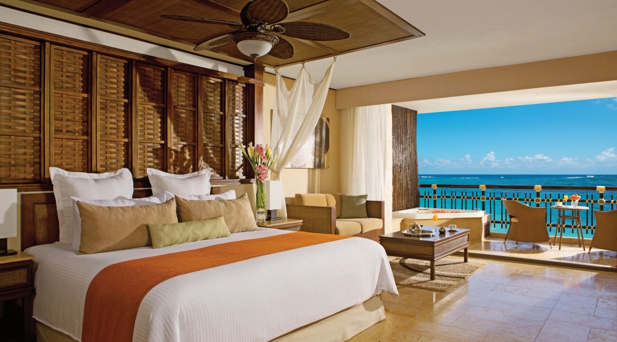 Preferred Club Ocean Front Honeymoon Suite Dreams Riviera Cancun Resort & Spa
