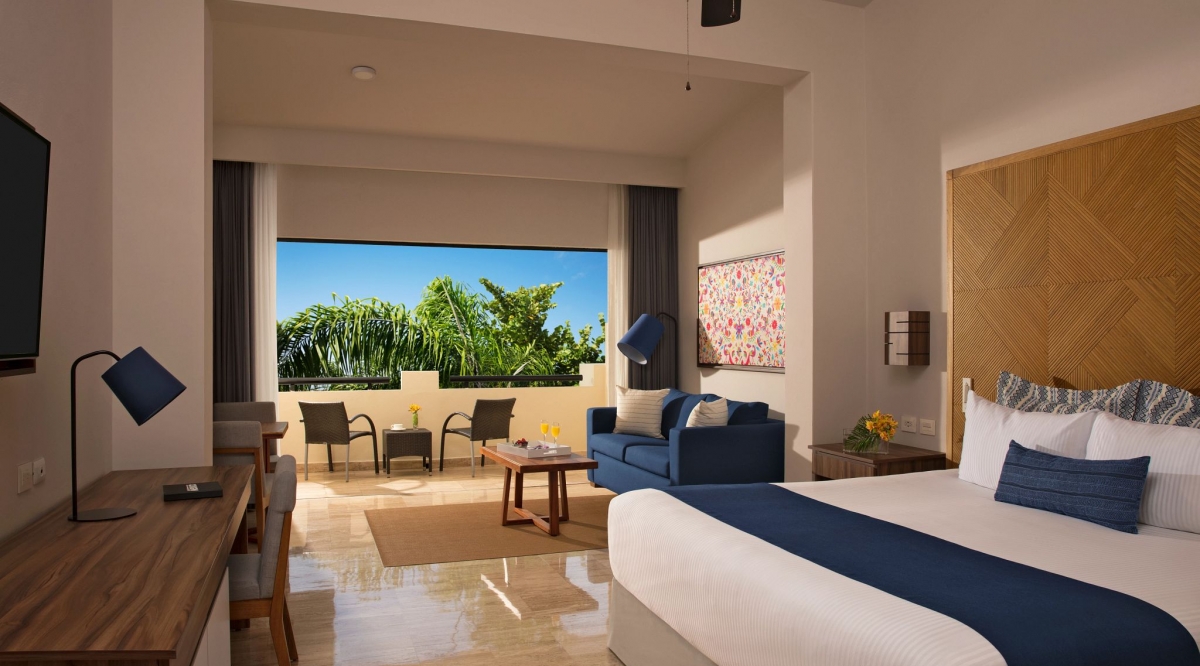 Deluxe Junior Suite Tropical View Dreams Sapphire Resort & Spa