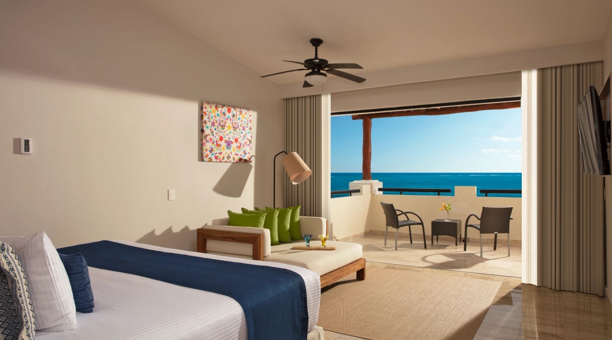 Preferred Club Master Suite Ocean Front Dreams Sapphire Resort & Spa