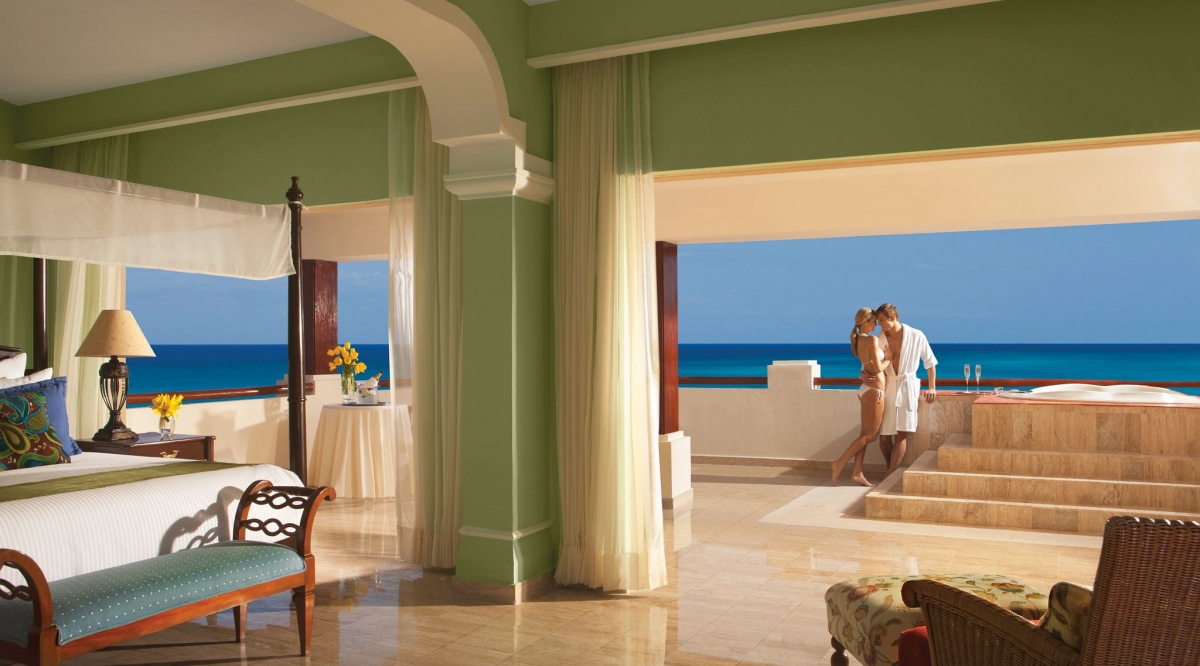 Preferred Club Governor Suite Dreams Sapphire Resort & Spa