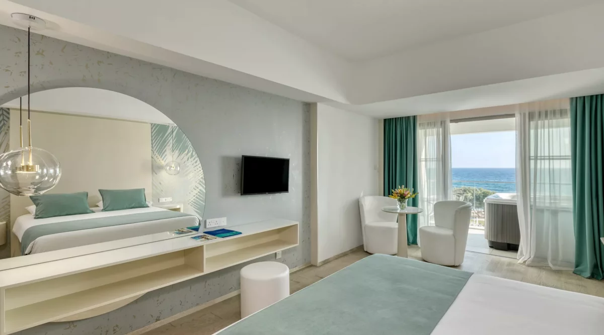 Junior Suite with Sea View and Private Outdoor Hot Tub The Ivi Mare