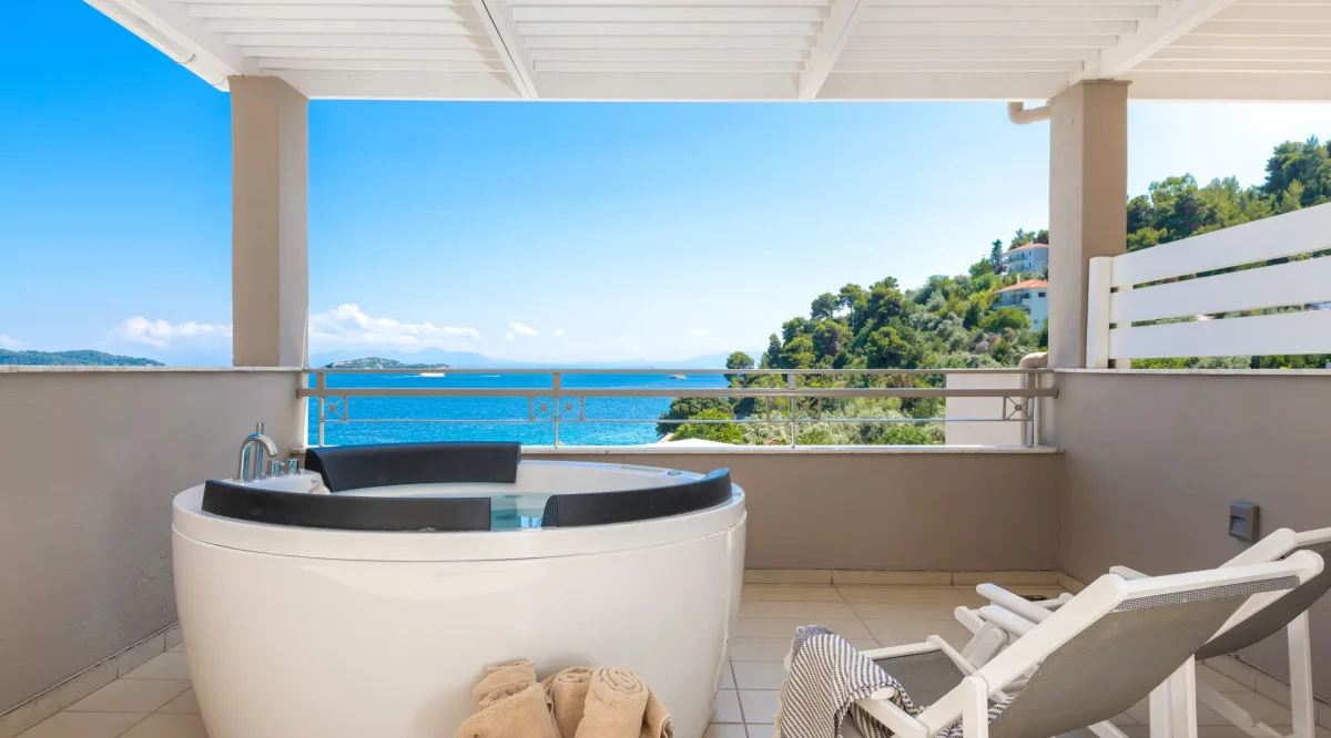 Executive Junior Suite with Outdoor Jacuzzi Sea View Kassandra Bay Resort Suites & Spa