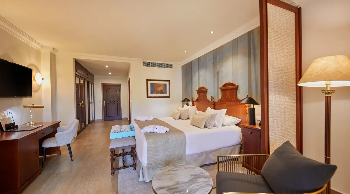 Preferred Club Junior Suite Frontal Sea View with Terrace & Hot Tub Secrets Mallorca Villamil Resort & Spa