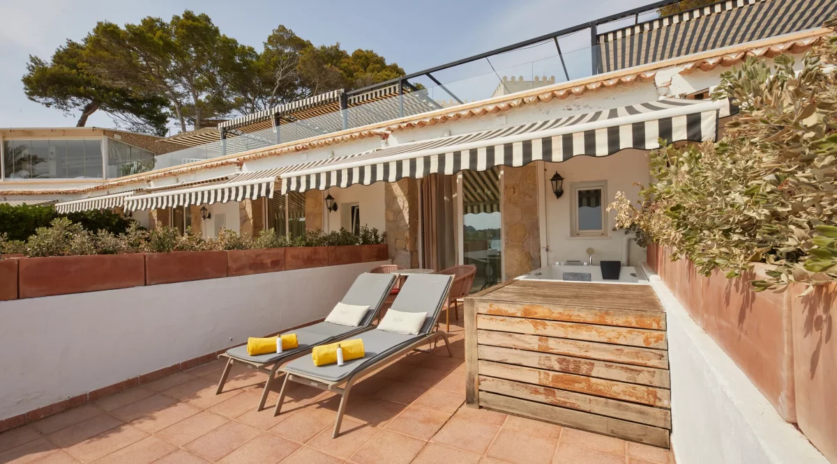 Preferred Club Master Suite Frontal Sea View with Hot Tub Secrets Mallorca Villamil Resort & Spa
