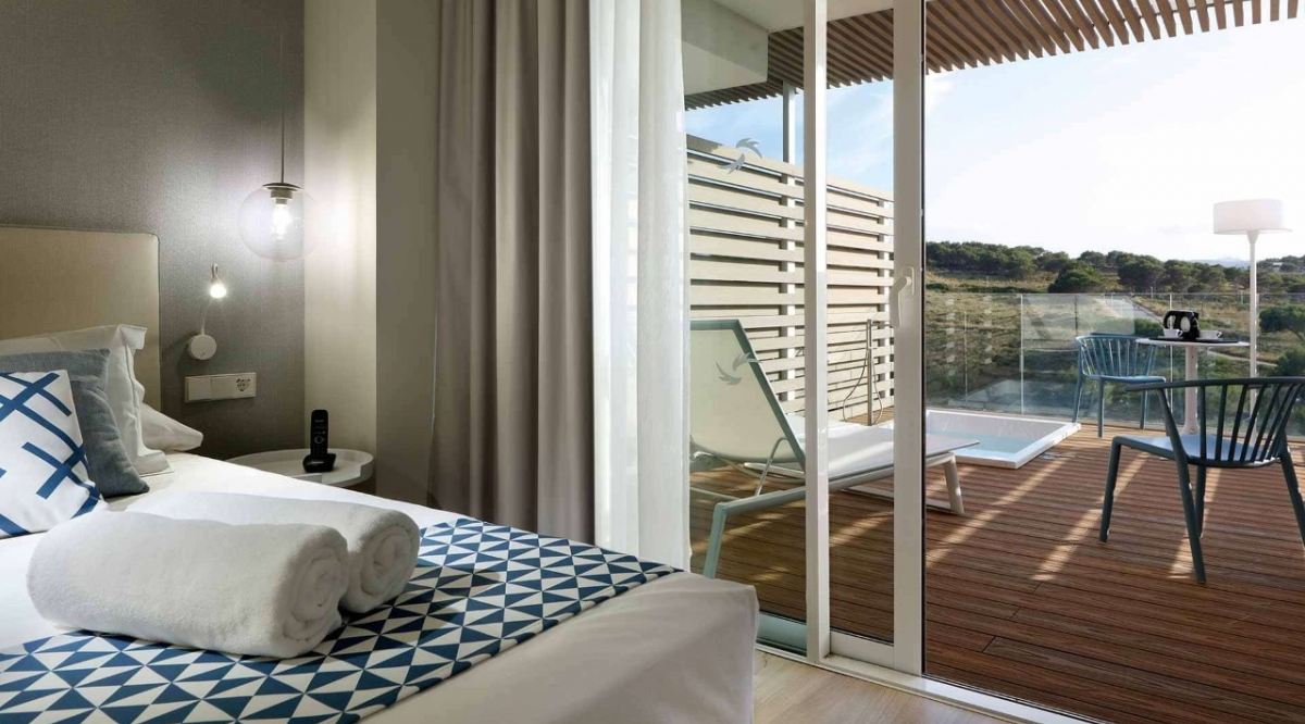 Deluxe Jacuzzi Terrace Palladium Hotel Menorca