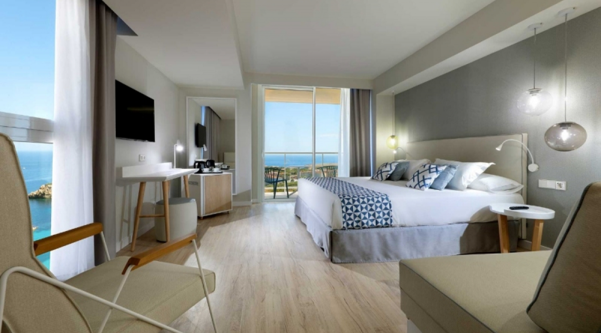 Deluxe Family Sea View Palladium Hotel Menorca